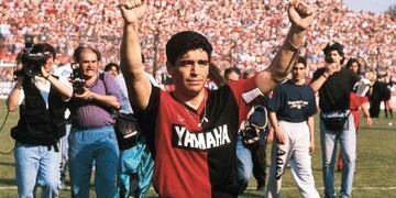 El ídolo mundial vistió la camiseta rojinegra entre 1993 y 1994.
