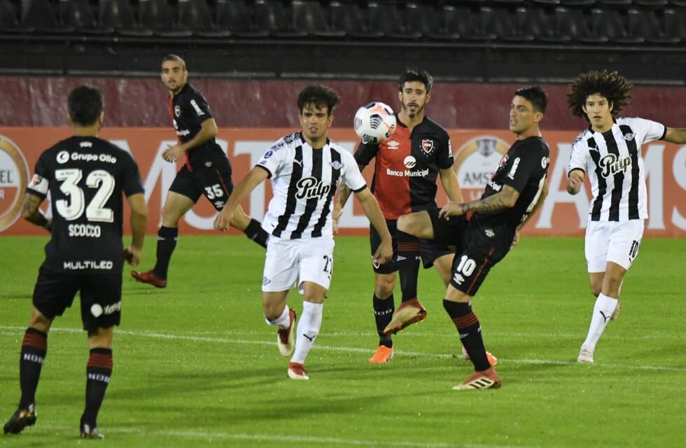 Newell’s cayó 3 a 1 ante Libertad y llega golpeado al Clásico rosarino