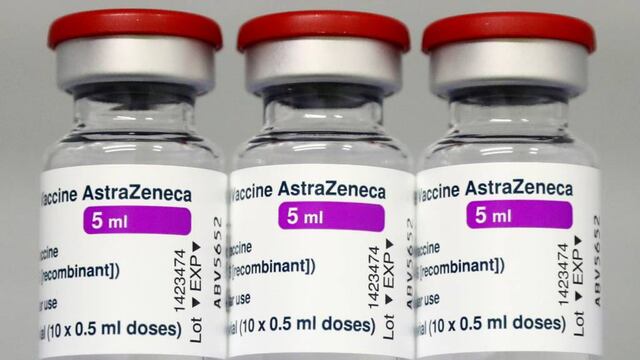 DEMORADA. El principio activo de la vacuna de AstraZeneca ya se está fabricando en Mabxience, Argentina, pero el envasado en México viene demorado. (AP)