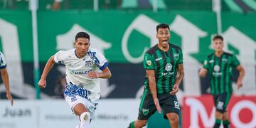 Con un buen primer tiempo, Emanuel Reynoso fue de lo mejor de Talleres en San Juan (Prensa Talleres).