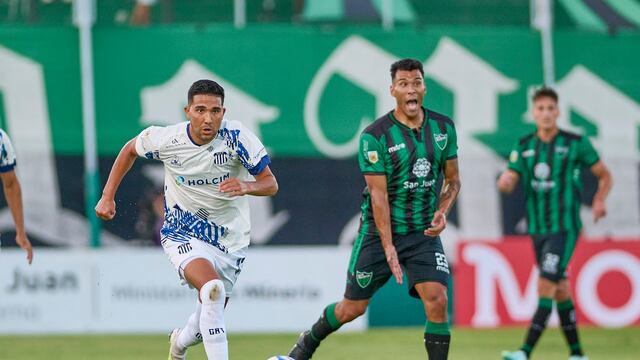 Con un buen primer tiempo, Emanuel Reynoso fue de lo mejor de Talleres en San Juan (Prensa Talleres).