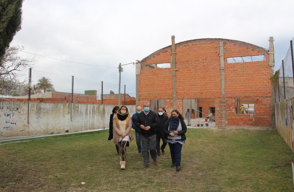Sánchez recorrió la obra del SUM para el Centro Complementario N°801