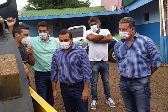 San Javier: el Gobernador de Misiones entregó una máquina compactadora y anunció la construcción de un hospital de mediana complejidad