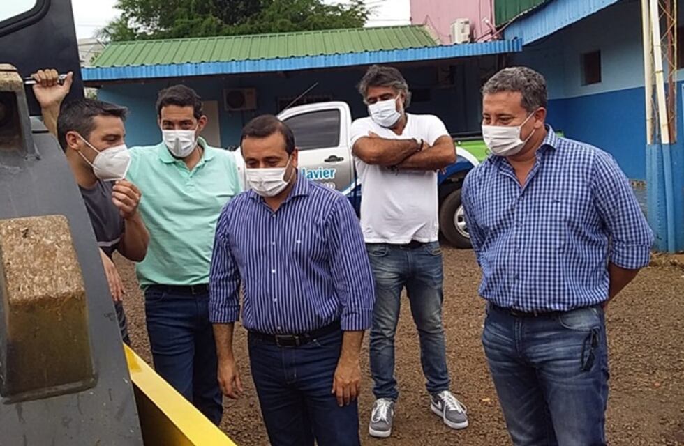San Javier: el Gobernador de Misiones entregó una máquina compactadora y anunció la construcción de un hospital de mediana complejidad