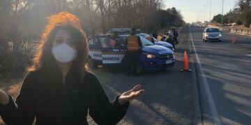 La cantante Patricia Sosa y una foto muy particular mientras era multada por la Policía Caminera.