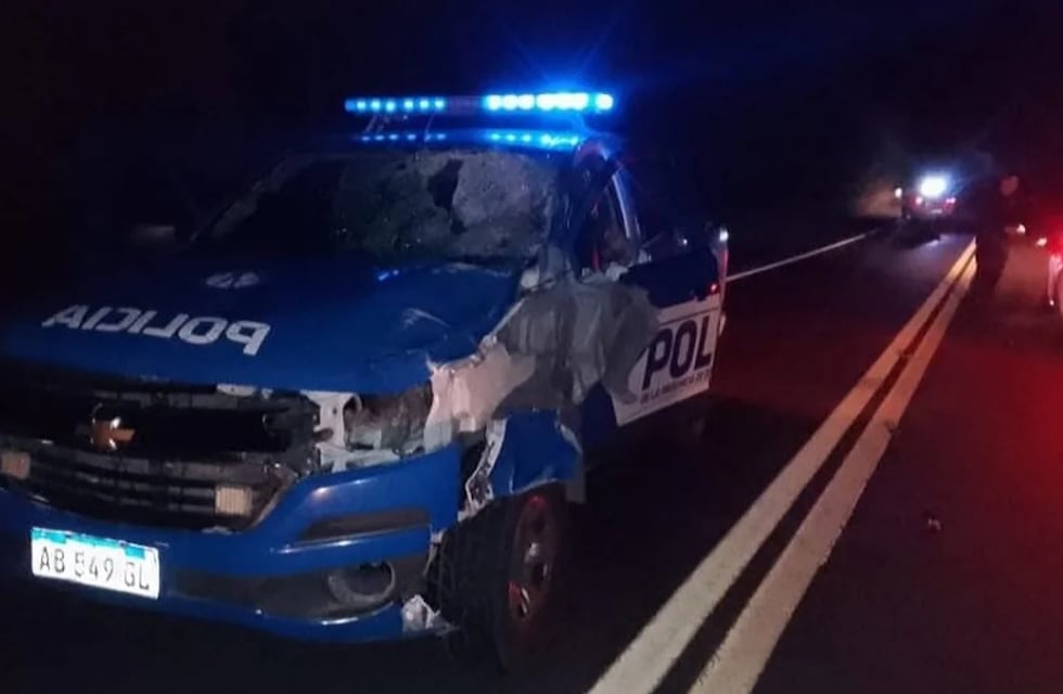 Córdoba: dos policías resultaron heridos tras chocar contra un caballo en la Ruta 38
