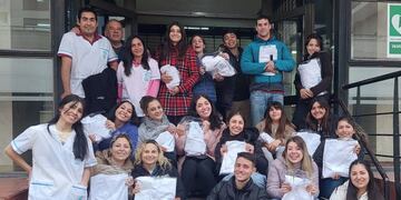 entrega de ambos para estudiantes de Enfermería de Cresta