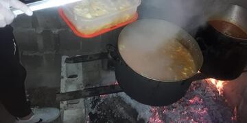 "Ollas populares" y meriendas diarias en el Merendero "Copa de Leche El Gringo". (Foto: Facebook / Merendero Copa de Leche El Gringo).