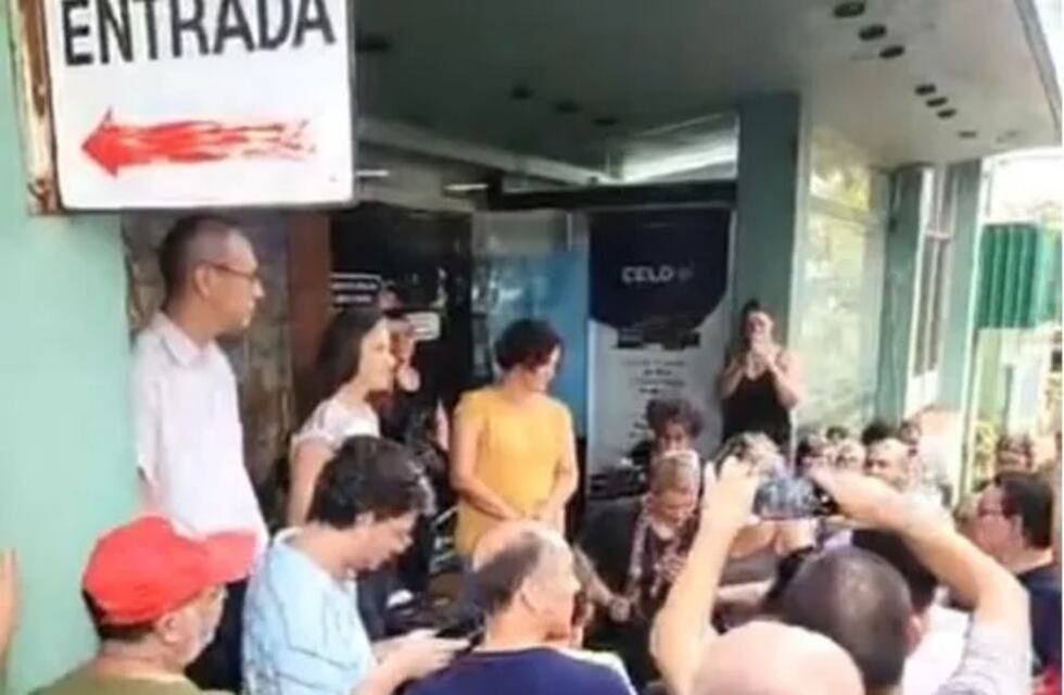 Vecinos de Oberá protestan frente a la CELO por tarifas exorbitantes