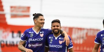 "Nico" Watson junto al "Mago" Alejandro Faurlin, dos números puestos en Instituto para visitar a Ferro (La Voz).