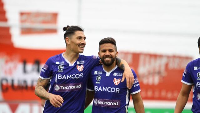 "Nico" Watson junto al "Mago" Alejandro Faurlin, dos números puestos en Instituto para visitar a Ferro (La Voz).