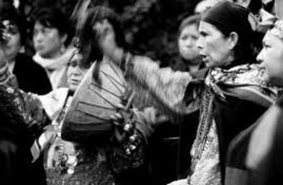 Aumentan las voces feministas mapuches con disidencias sobre Villa Mascardi