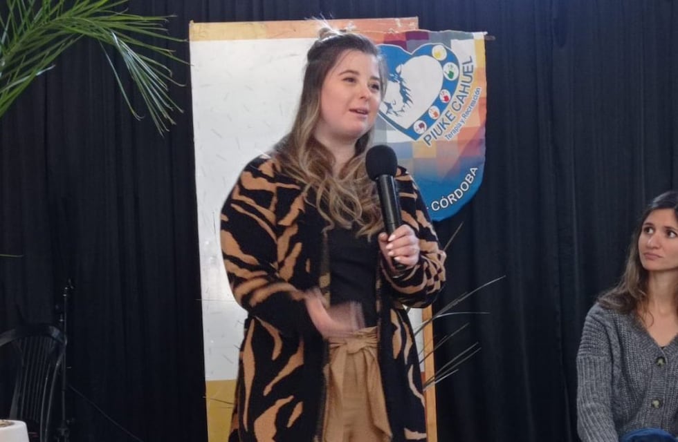 Malena Pozzobón estuvo en el “Primer Seminario de Discapacidad e Inclusión Socio Educativa Laboral” en Arroyito