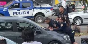 El joven atropelló a dos policías de Córdoba en la madrugada de Navidad.
