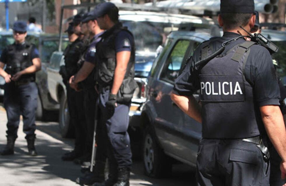 De película: un joven se atrincheró en su casa en Maipú y debieron convocar al grupo GES y GRIS