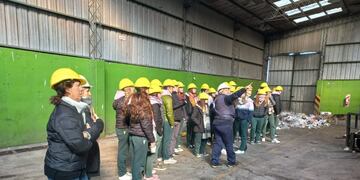 Alumnos del Colegio Jesús Adolescente visitaron la Planta de Separación de Residuos