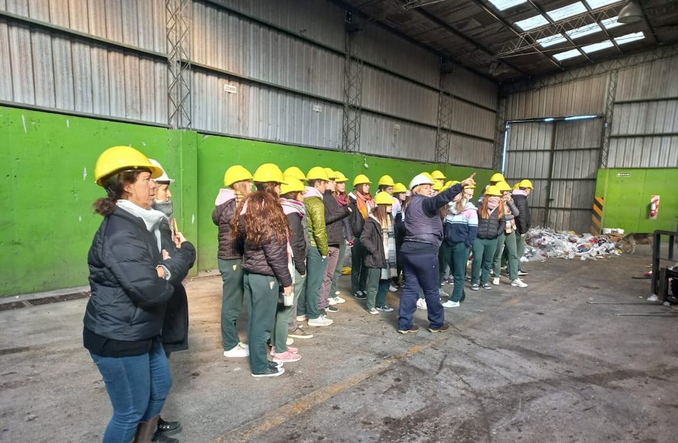Alumnos del Colegio Jesús Adolescente visitaron la Planta de Separación de Residuos