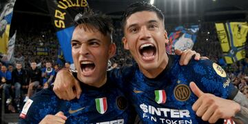 Lautaro Martínez y Joaquín Correa, campeones con el Inter.