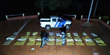 Efectivos de Prefectura Naval Argentina secuestraron más de 200 kilogramos de marihuana en Santa Ana.
