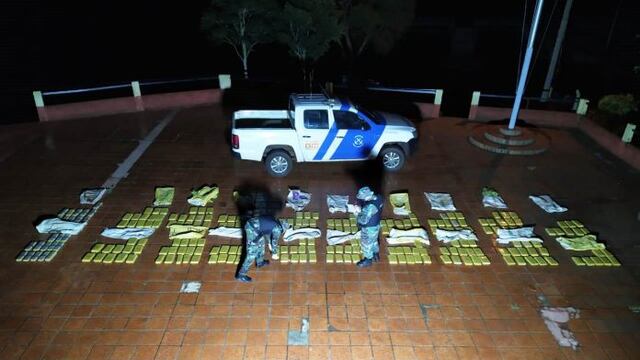 Efectivos de Prefectura Naval Argentina secuestraron más de 200 kilogramos de marihuana en Santa Ana.