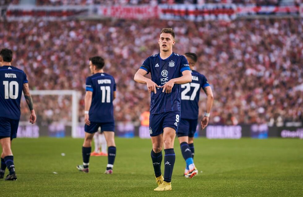 Después de la victoria de Talleres, un hincha de River le pidió la camiseta a un jugador de la T