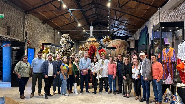 El Carnaval del País recibió a una delegación del Carnaval de Encarnación