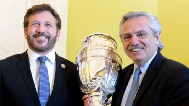 El presidente Alberto Fernández puso en duda la Copa América, mientras que el titular de la Conmebol, Alejandro Domínguez, aseguró que se jugarán con o sin público.