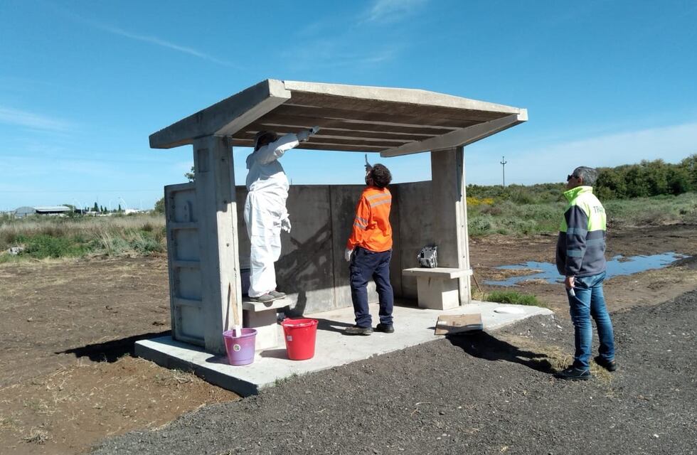 Concejales proponen construir y reparar garitas con ingresos por publicidad