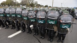 Cruces con la Policía durante la protesta de ATE contra la presencia de Milei en Córdoba (José Gabriel Hernández).