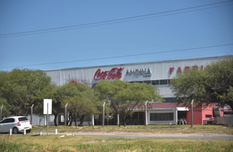 El comunicado de Coca-Cola Andina tras el derrame de una sustancia tóxica en la planta de Córdoba