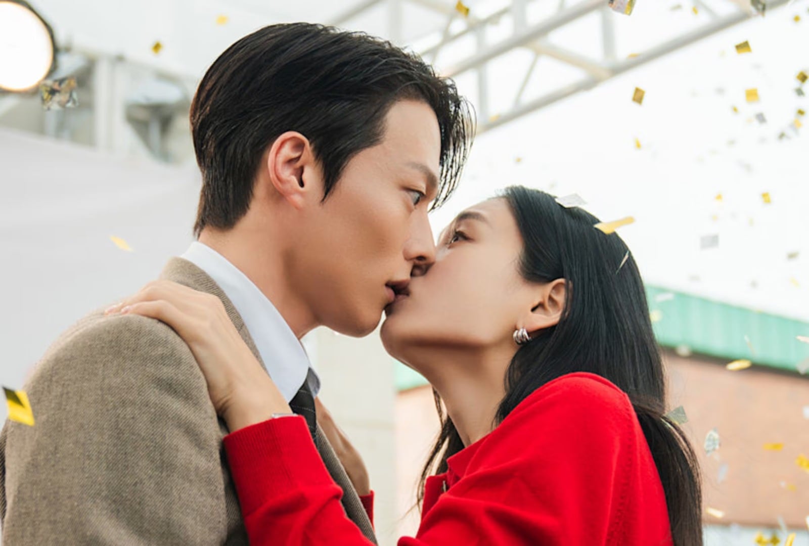 La nueva serie de Netflix se llama Beso Dinamita.