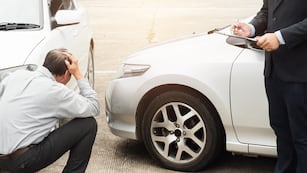 En Mendoza, un choque entre dos autos terminó de manera inesperada y se volvió viral.