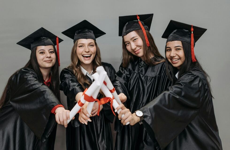 Abren una beca completa para estudiar Ingeniería en la Universidad Austral: cómo postularse y a quiénes aplica