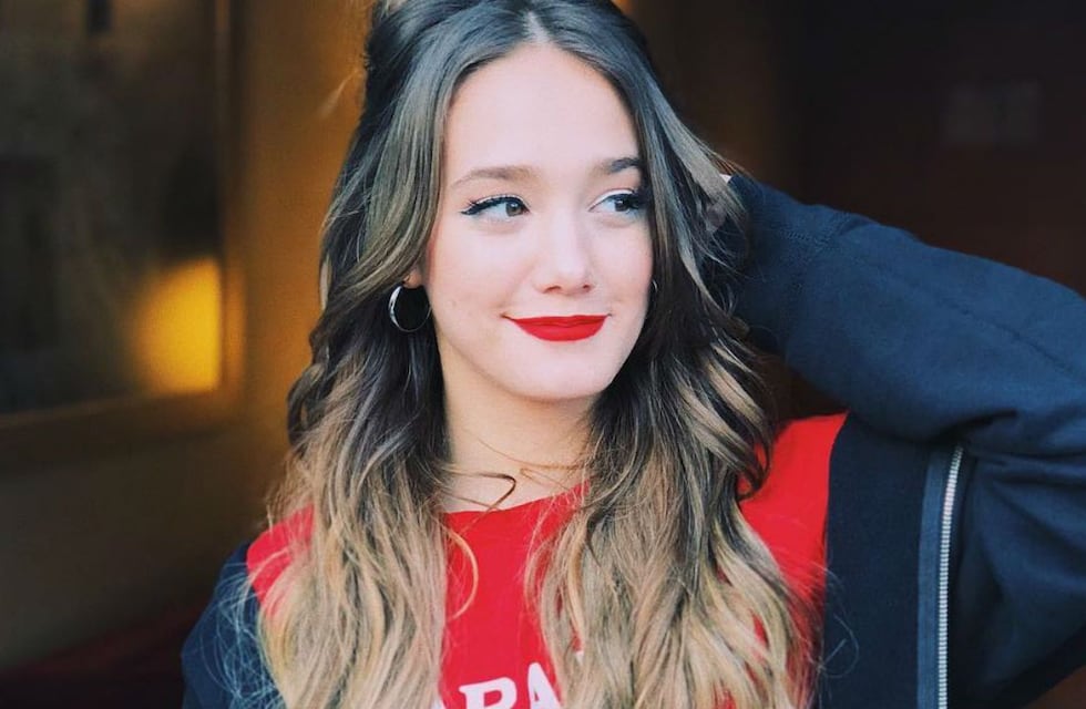 El día que Ángela Torres posó frente al espejo con una microbikini con los colores de la selección