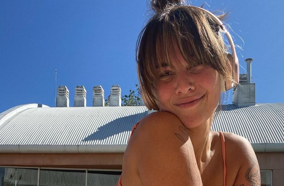 Ivana Nadal se mostró con una remera Underboob amarilla y en ropa interior