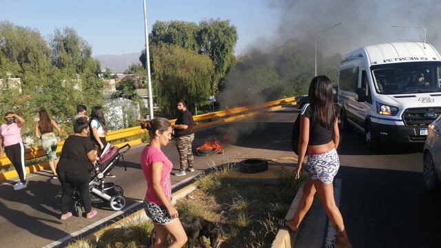 Los vecinos cortaron el corredor del Oeste.