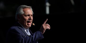 Alberto Fernández repudió el ataque con bombas molotov contra la sede del Grupo Clarín