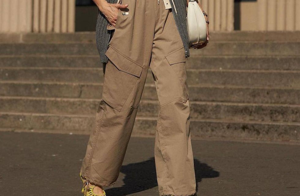 Pantalones cargo: el must de este 2023 al que ya se sumaron Shakira y Wanda Nara