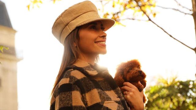 El otoño llegó a Paris y Antonela Roccuzzo lo recibió bien abrigada.