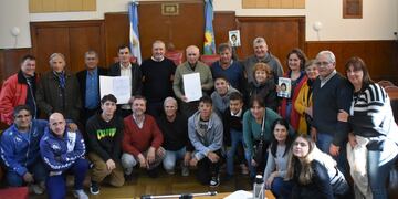 La obra del escritor y periodista Ezequiel Suárez recibió la distinción por parte del Honorable Concejo Deliberante de General Pueyrredon.