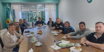 Reunión de funcionarios de Tres Arroyos, Chaves y San Cayetano para planificar un evento en conjunto