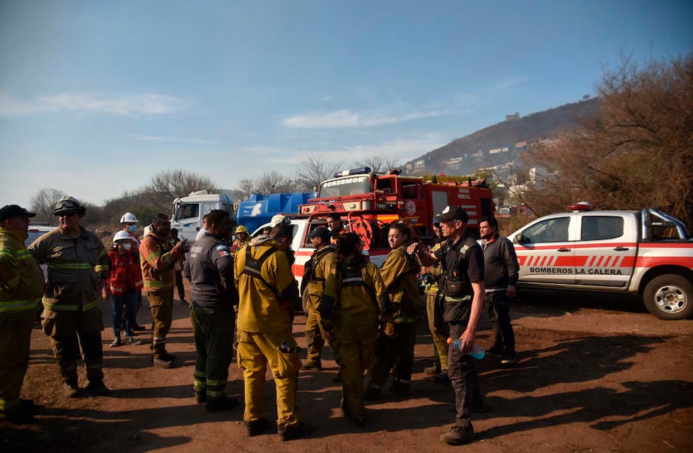 Contuvieron el incendio en Cosquín y continúa el combate en Villa Dolores, en una jornada de intensos vientos