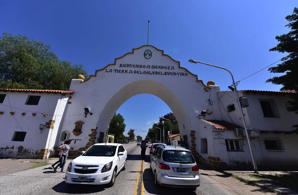 Un tweet sobre Desaguadero se volvió viral y evidenció el desolador estado del ingreso a Mendoza