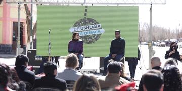 El acto se cumplió al aire libre, en la plaza Centenario, con presencia de invitados especiales.