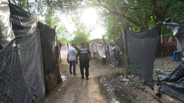 Una mujer fue encerrada en un pozo-celda en su vivienda de villa La Toma, en Córdoba Capital. (Javier Ferreyra)