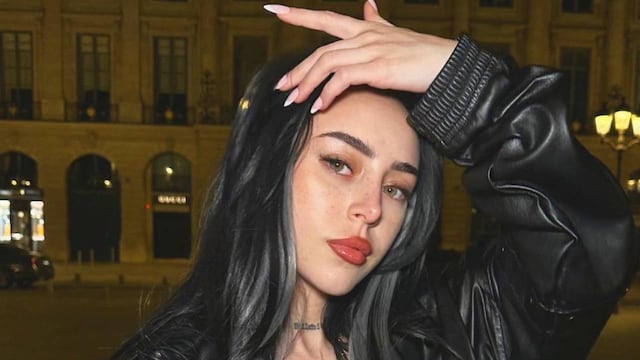 Nicki Nicole apostó al total black con un microvestido y botas metalizadas