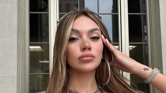 Sasha Ferro al borde de la censura: se desabrochó el jean y mostró la tanga