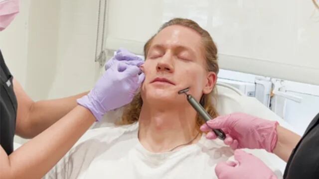 Eterna Juventud: un multimillonario paga 2 millones de dólares al año para tener el físico de un joven de 18 años.