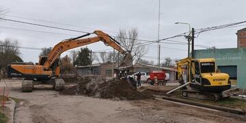 Se extiende la red de cloacas en barrio Thompson y 670 familias serán beneficiadas