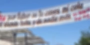 La insólita declaración de amor en un pasacalles mendocino que se hizo viral.